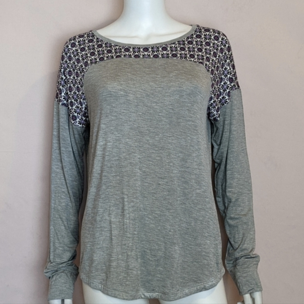 Vera Bradley Light Gray Long Sleeve Purple Floral Pajama Top size Medium